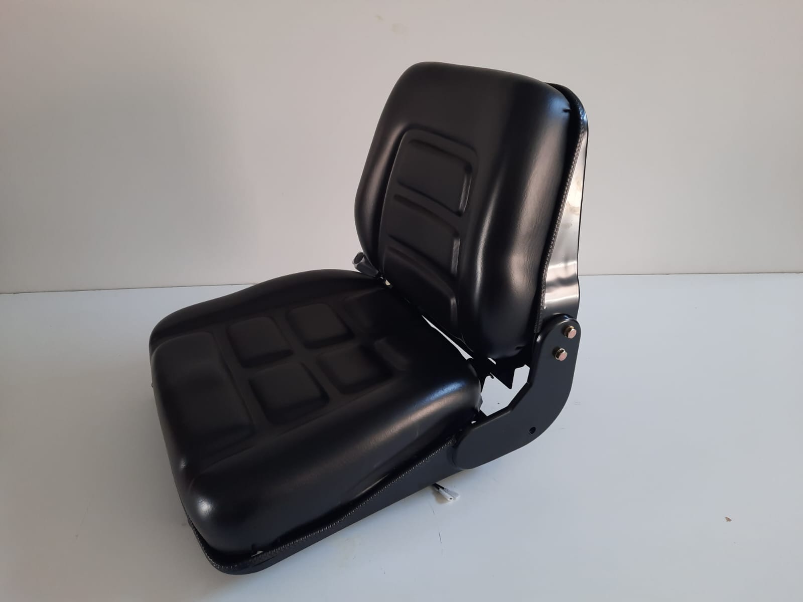 ASIENTO UNIVERSAL SIN CINTURON Y CON MICRO PVC TIPO GS12